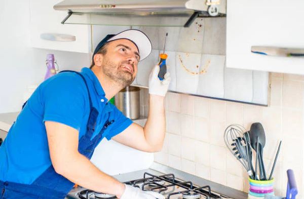 ¿Por qué el extractor de la cocina gotea?