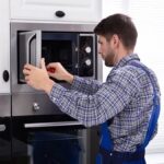 ¿Por qué mi microondas no agarra los botones? Causas y soluciones paso a paso