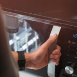 ¿Por Qué Mi Microondas Truena? Causas, Riesgos y Cómo Solucionarlo